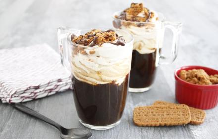 Café, chantilly spéculoos, sauce chocolat, brisures de spéculoos