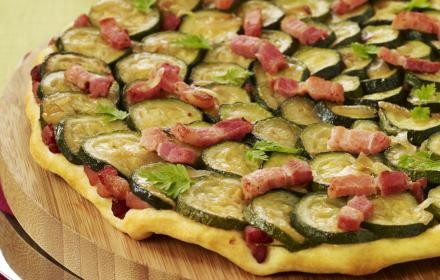 Tatin de courgettes caramélisées et lardons fumés Tatin de courgettes caramélisées et lardons fumés