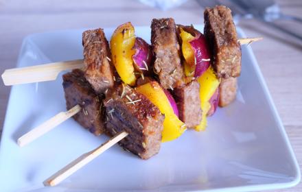 Brochettes de steak végétal au poivron et romarin Actifry
