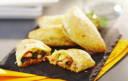 Chaussons aux courgettes, oignon et allumettes