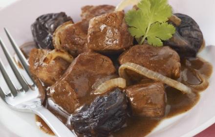 Sauté d'agneau aux pruneaux et amandes façon tajine