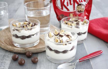 Mousse au chocolat blanc et Kitkat ball