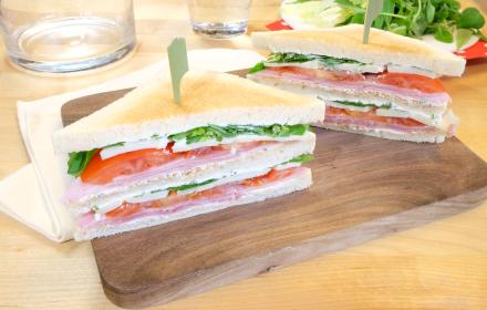 Club sandwich, jambon, tomate, fromage de brebis