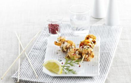 Brochettes de crevettes et saint jacques marinées