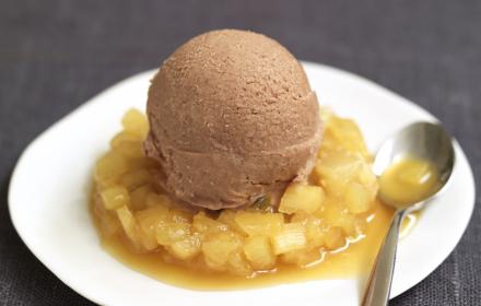 Ananas caramelise et fruits de la passion glace pralin