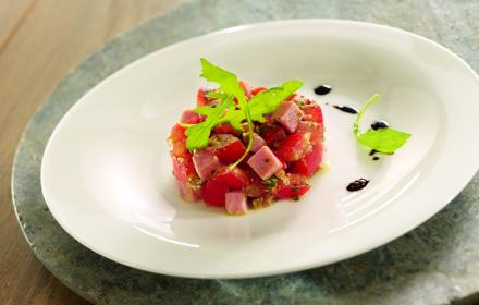 Tartare de tomates et jambon au pesto
