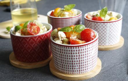 Salade feta, concombre et duo de tomates aux olives