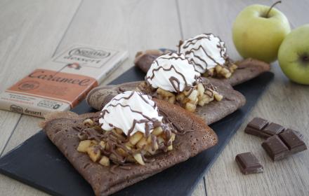 Crêpes compotée pomme Chocolat caramel et chantilly