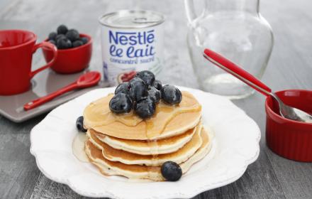 Pancakes miel et myrtilles
