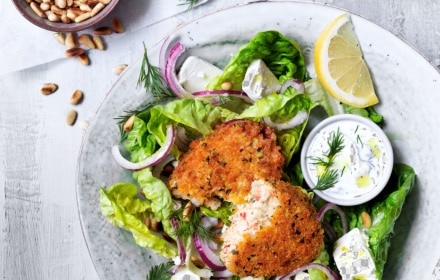 Salade à la feta et pavés gourmands courgettes et fromages