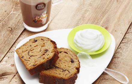 Pain d'épices maison aux pépites de chocolat et velours de fromage blanc