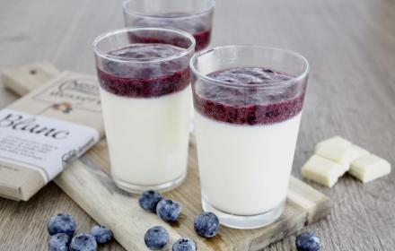 Panna Cotta au chocolat blanc et coulis de myrtille