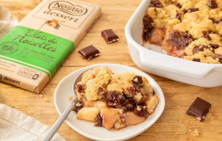 Crumble pommes chocolat éclats de noisettes