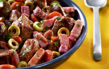 Sauté de veau aux olives et lardons