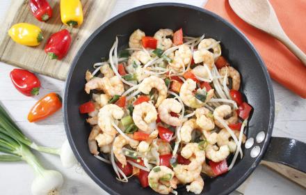Crevettes sautées aux pousses de soja et poivron