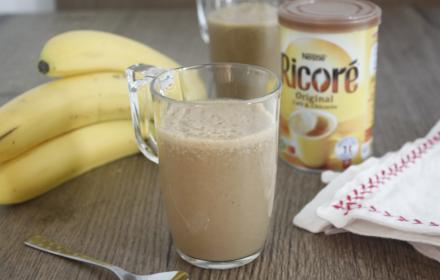 Milk-shake à la banane avec RICORÉ® Original, Café & Chicorée