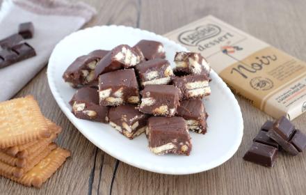 Petits carrés au chocolat biscuités