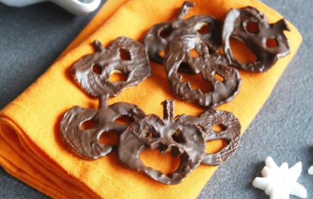 Chips de pommes d'halloween au chocolat
