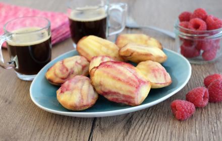 Madeleines tigrées à la framboise