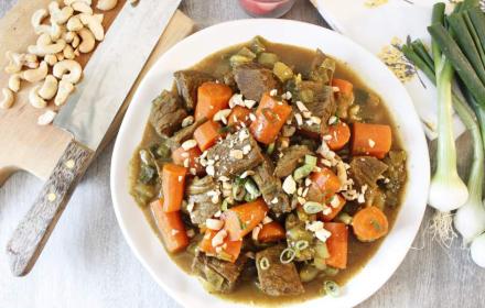 Curry de bœuf aux carottes et noix de cajou