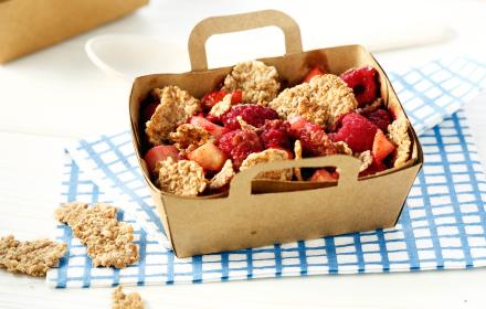 Crumble de cereales fitness fraises et compotee de fruits