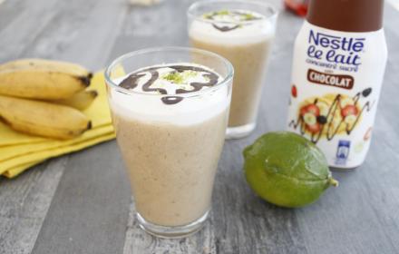 Smoothie banane citron vert sauce choco