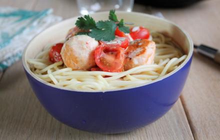 Spaghetti au saumon, tomates et crème