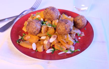 Tajine de patate douce, abricots et falafels