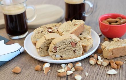 Biscottis aux amandes et café