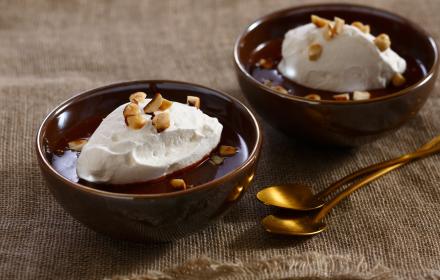 Soupe chocolat marron quenelle de chantilly aux noisettes grillées