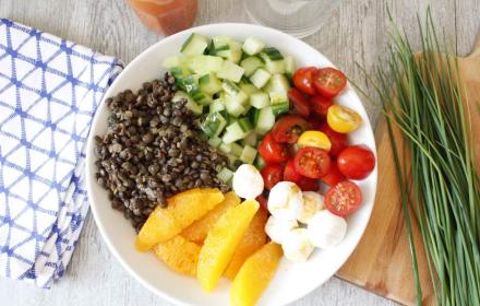 Salade de lentilles, orange chèvre et légumes