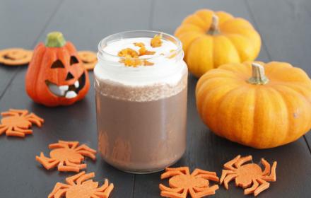 Chocolat chaud, chantilly au potiron et cannelle