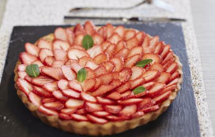 Tarte a la creme d'abricots et fraises