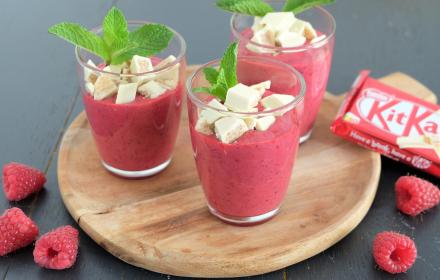 Smoothie fruits rouges et Kitkat white