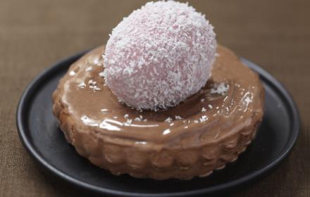 Nids fondants tout chocolat et oeufs fruités fraise coco Nids fondants tout chocolat et oeufs fruités fraise coco