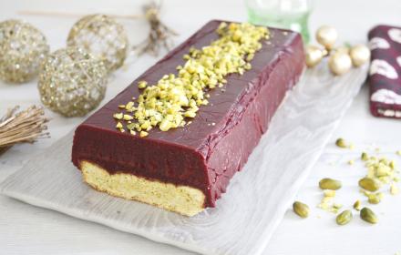 Bûche glacée pistaches griottes vegan