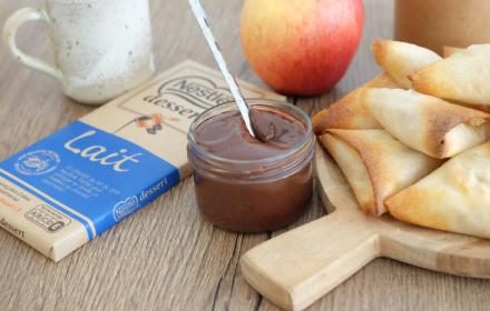 Samossas aux pommes à l'air fryer et sauce chocolat au lait