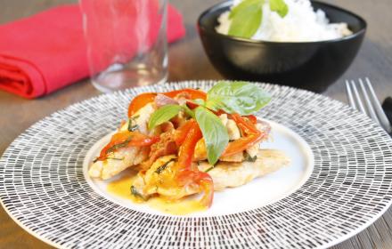 Rouleaux de poulet, poitrine et petits légumes