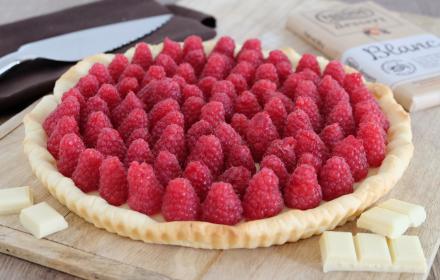 Tarte au chocolat blanc et framboises