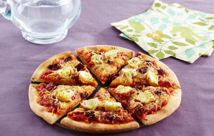 Pizza aux artichauts et tomates confites