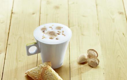 Douceur de cappuccino et tuiles craquantes a la fleur de sel