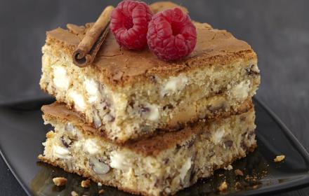 Brownie au chocolat blanc, cannelle et noix de pecan