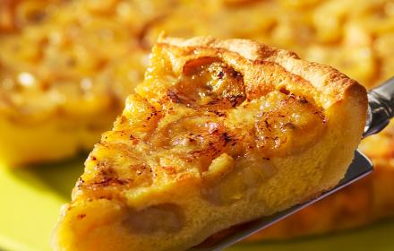 Tarte à la banane flambée et pépites de chocolat