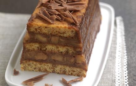 Buche pralinee au pain d'epices et pommes caramelisees