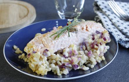 Dos de saumon pommes et oignons rouges