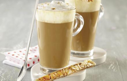Capuccino CARO et croustillant aux amandes
