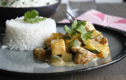Poulet sauté à l'ananas et lait de coco