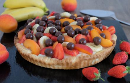Tarte creme vanille aux fruits et Kitkat