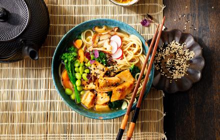 Soupe japonaise miso et nouilles ramen