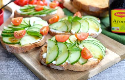 tartines chèvre concombre et sauce à l'Arome